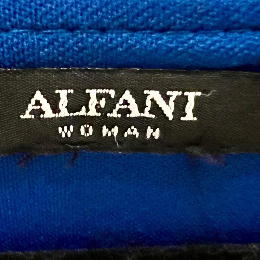 Alfani Bright Blue Top w/ Bell Sleeves Sleeves size 1X - Picture 4 of 4